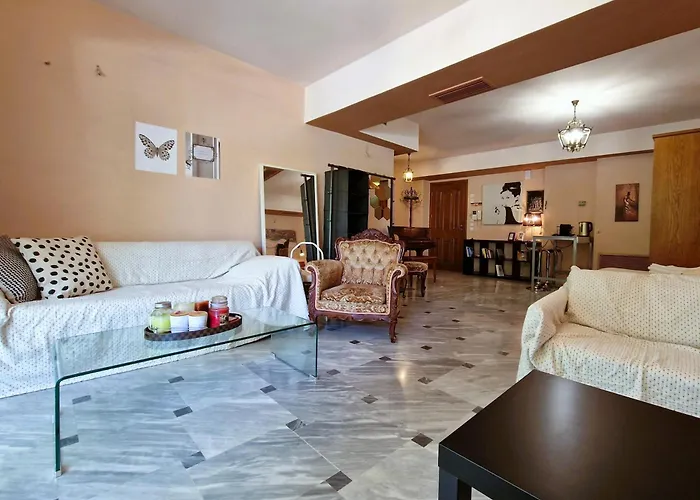 4 Squares Apartments - Piano Studio